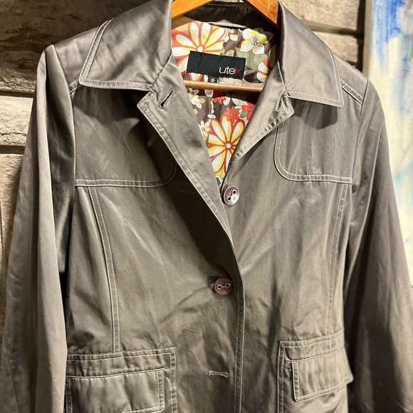 UteX trench coat with floral lining. Size M - Picture 3 of 4